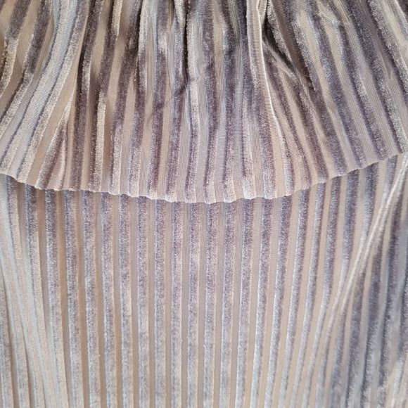 Entro Gray Ribbed Ruffle Top - Picture 3 of 6